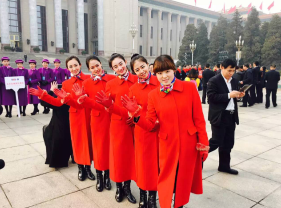 我校大学生志愿者为全国两会服务再赢赞誉 第 4 张