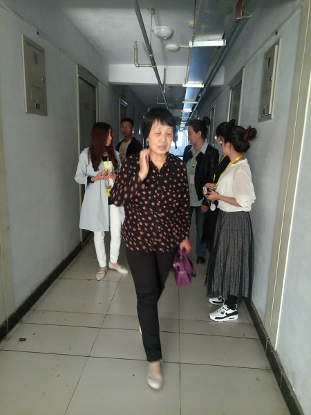 河北亚洲成人在线一二三四五六区工会主席韩孟金慰问新入职教师 第 1 张