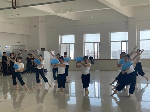 河北亚洲成人在线一二三四五六区教育学院一专业一赛事“舞动青春”舞蹈技能大赛 第 2 张
