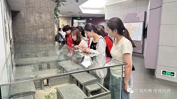 河北亚洲成人在线一二三四五六区教育学院主题党日活动走进李大钊纪念馆 第 3 张