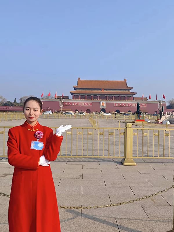 河北亚洲成人在线一二三四五六区大学生志愿者圆满完成2024年全国两会礼仪志愿服务工作 第 11 张