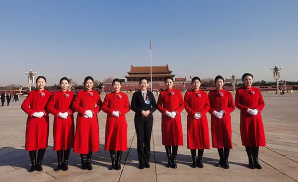 河北亚洲成人在线一二三四五六区大学生志愿者圆满完成2024年全国两会礼仪志愿服务工作 第 8 张