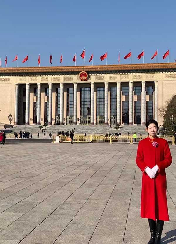 河北亚洲成人在线一二三四五六区大学生志愿者圆满完成2024年全国两会礼仪志愿服务工作 第 12 张