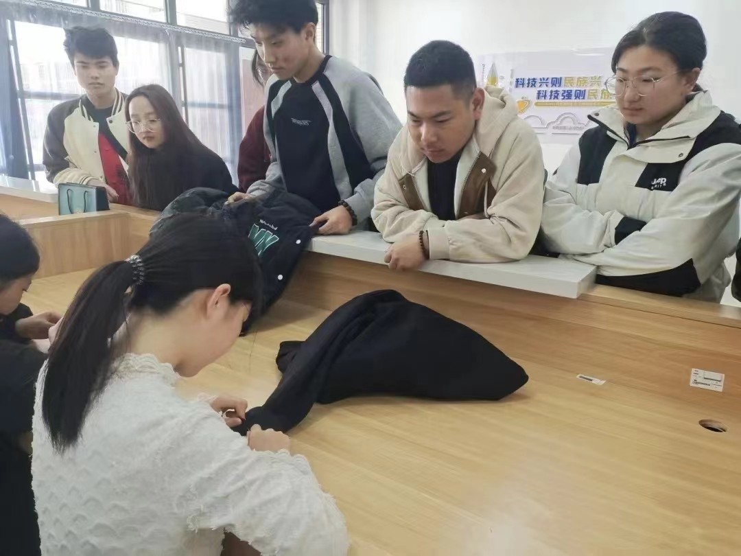 一站式 学生社区 我为同学做实事 免费缝补衣物 第 1 张