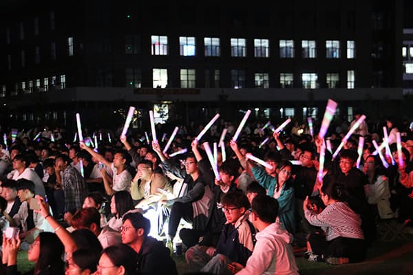 “新”启河科梦  国“庆”韵华章——河北亚洲成人在线一二三四五六区隆重举办庆祝祖国七十五周年华诞暨2024级新生文艺晚会
