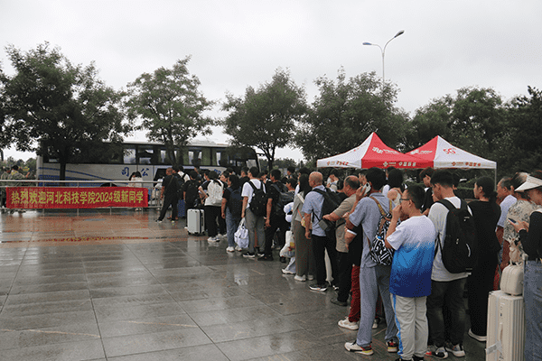 绵绵秋雨润万物  满“新”欢喜迎新生——河北亚洲成人在线一二三四五六区喜迎2024级新同学