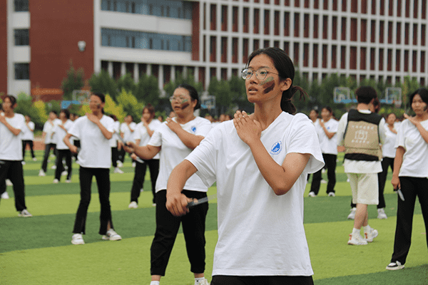 逐梦开学季·感恩教师节——河北亚洲成人在线一二三四五六区隆重举办2024级新生开学典礼暨第40个教师节庆祝大会