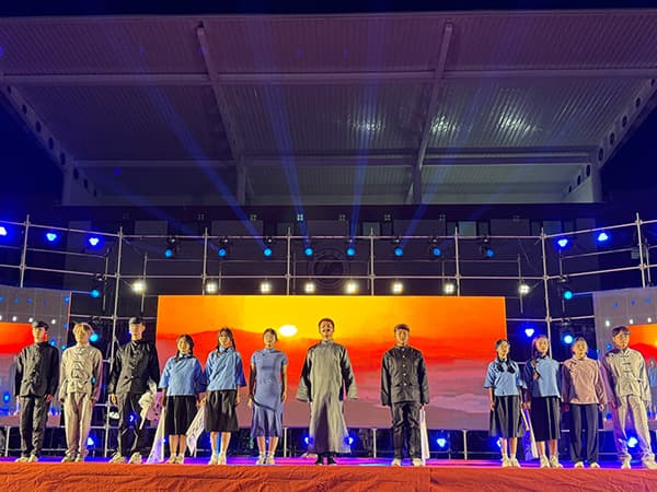 “新”启河科梦  国“庆”韵华章——河北亚洲成人在线一二三四五六区隆重举办庆祝祖国七十五周年华诞暨2024级新生文艺晚会
