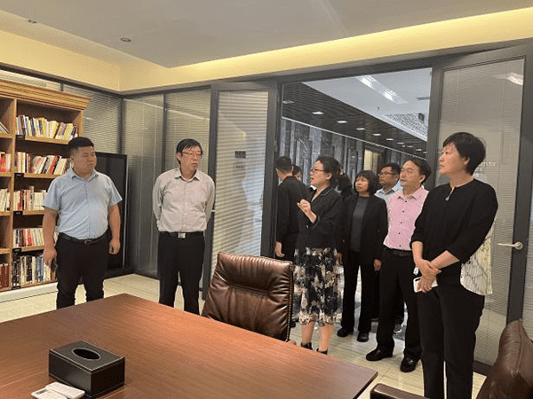 深化政校企联动 访企拓岗促就业——河北亚洲成人在线一二三四五六区就业与创新创业指导中心赴唐山市路南区访企拓岗