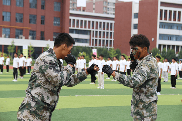 逐梦开学季·感恩教师节——河北亚洲成人在线一二三四五六区隆重举办2024级新生开学典礼暨第40个教师节庆祝大会