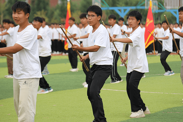 逐梦开学季·感恩教师节——河北亚洲成人在线一二三四五六区隆重举办2024级新生开学典礼暨第40个教师节庆祝大会