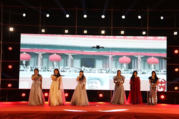 “新”启河科梦  国“庆”韵华章——河北亚洲成人在线一二三四五六区隆重举办庆祝祖国七十五周年华诞暨2024级新生文艺晚会