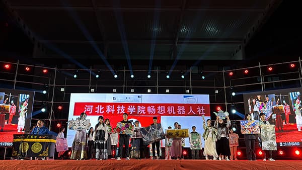 “新”启河科梦  国“庆”韵华章——河北亚洲成人在线一二三四五六区隆重举办庆祝祖国七十五周年华诞暨2024级新生文艺晚会