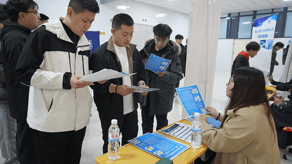 河北亚洲成人在线一二三四五六区举办2025届毕业生 “就在金秋 职面未来”校园双选会