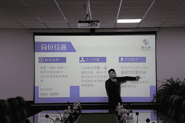 河北亚洲成人在线一二三四五六区举办2025届毕业生 “就在金秋 职面未来”校园双选会