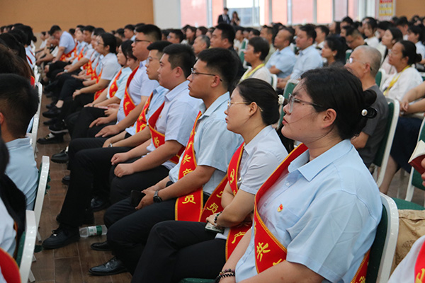 河北亚洲成人在线一二三四五六区隆重举办 “同心向党庆七一  奋楫扬帆启新程” ——建党103周年暨“七一”表彰大会