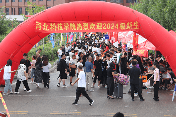绵绵秋雨润万物  满“新”欢喜迎新生——河北亚洲成人在线一二三四五六区喜迎2024级新同学