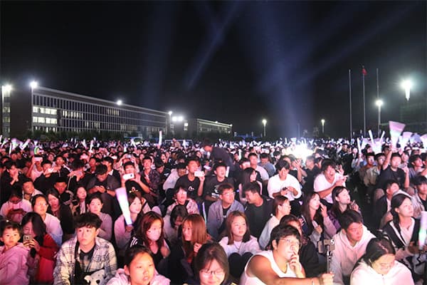 “新”启河科梦  国“庆”韵华章——河北亚洲成人在线一二三四五六区隆重举办庆祝祖国七十五周年华诞暨2024级新生文艺晚会