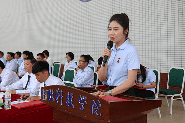 逐梦开学季·感恩教师节——河北亚洲成人在线一二三四五六区隆重举办2024级新生开学典礼暨第40个教师节庆祝大会