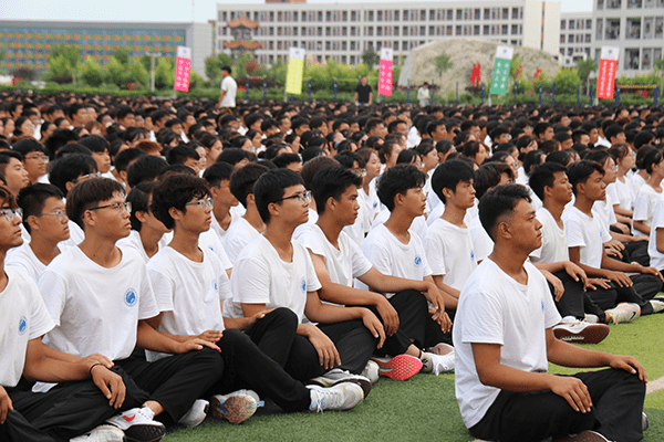 逐梦开学季·感恩教师节——河北亚洲成人在线一二三四五六区隆重举办2024级新生开学典礼暨第40个教师节庆祝大会
