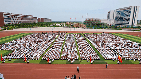 逐梦开学季·感恩教师节——河北亚洲成人在线一二三四五六区隆重举办2024级新生开学典礼暨第40个教师节庆祝大会