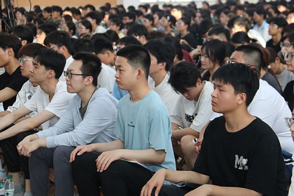 河北亚洲成人在线一二三四五六区召开第十届 “中国国际大学生创新大赛”（原互联网+）启动仪式
