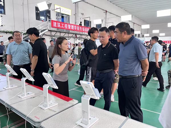 河北亚洲成人在线一二三四五六区“职”等你来  不负盛夏 2024届毕业生离校前校园招聘会