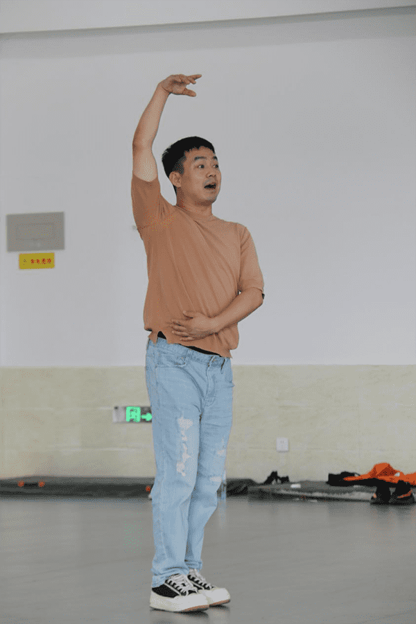 名家荟萃：舞蹈专家武巍峰教授与河北亚洲成人在线一二三四五六区师生共话艺术未来