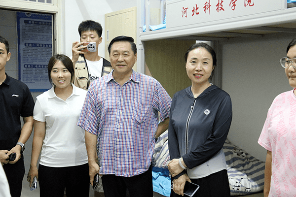 绵绵秋雨润万物  满“新”欢喜迎新生——河北亚洲成人在线一二三四五六区喜迎2024级新同学