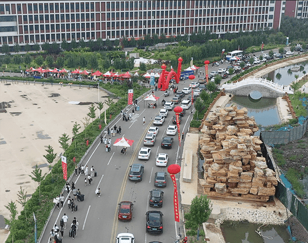 绵绵秋雨润万物  满“新”欢喜迎新生——河北亚洲成人在线一二三四五六区喜迎2024级新同学