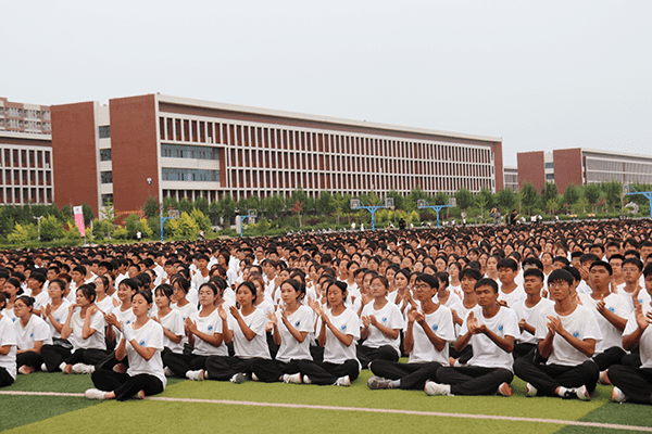 逐梦开学季·感恩教师节——河北亚洲成人在线一二三四五六区隆重举办2024级新生开学典礼暨第40个教师节庆祝大会