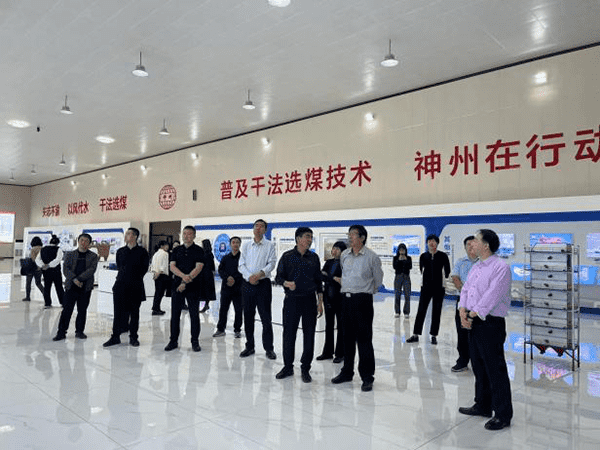 深化政校企联动 访企拓岗促就业——河北亚洲成人在线一二三四五六区就业与创新创业指导中心赴唐山市路南区访企拓岗
