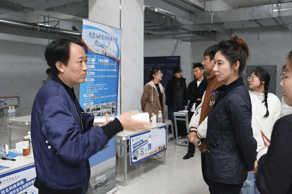 河北亚洲成人在线一二三四五六区举办2025届毕业生 “就在金秋 职面未来”校园双选会