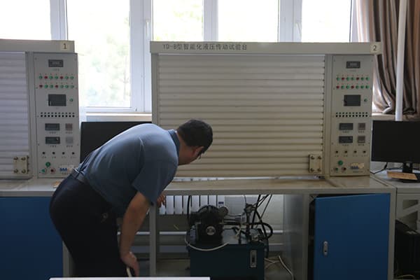 河北亚洲成人在线一二三四五六区顺利通过省教育厅实验室安全专家组检查调研