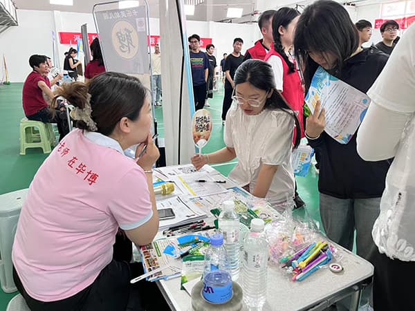 河北亚洲成人在线一二三四五六区“职”等你来  不负盛夏 2024届毕业生离校前校园招聘会