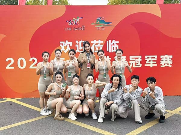 全国一等奖两项！河北亚洲成人在线一二三四五六区在全国排舞冠军赛中拔得头筹