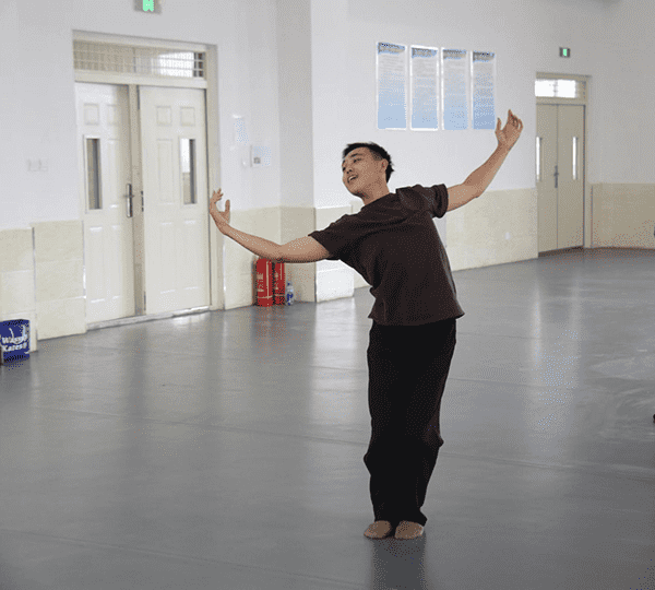 名家荟萃：舞蹈专家武巍峰教授与河北亚洲成人在线一二三四五六区师生共话艺术未来