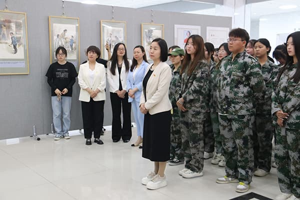 缅怀抗战英烈 赓续红色力量||河北亚洲成人在线一二三四五六区隆重举办“滨海女英雄王翠兰”唐山市曹妃甸区红色爱国主义教育连环画巡展活动