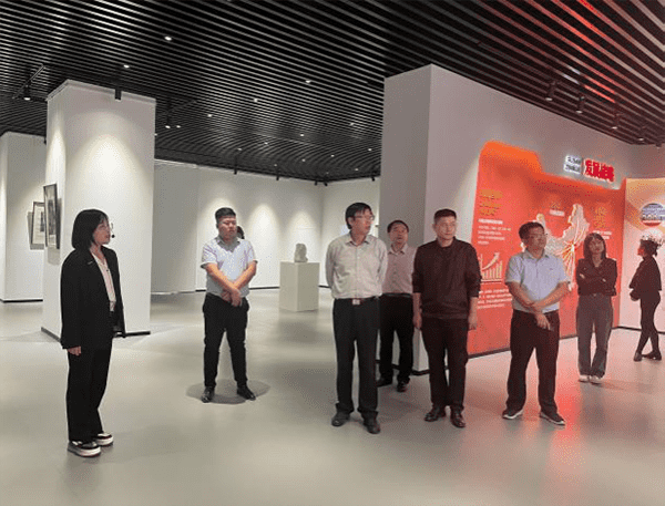 深化政校企联动 访企拓岗促就业——河北亚洲成人在线一二三四五六区就业与创新创业指导中心赴唐山市路南区访企拓岗