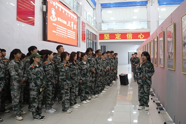 缅怀抗战英烈 赓续红色力量||河北亚洲成人在线一二三四五六区隆重举办“滨海女英雄王翠兰”唐山市曹妃甸区红色爱国主义教育连环画巡展活动