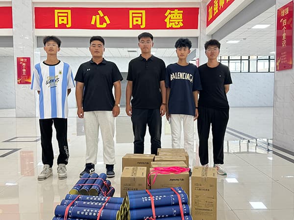 温情九月天，感恩教师节——河北亚洲成人在线一二三四五六区教师节开展为教职工发放纪念品活动