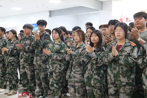 缅怀抗战英烈 赓续红色力量||河北亚洲成人在线一二三四五六区隆重举办“滨海女英雄王翠兰”唐山市曹妃甸区红色爱国主义教育连环画巡展活动