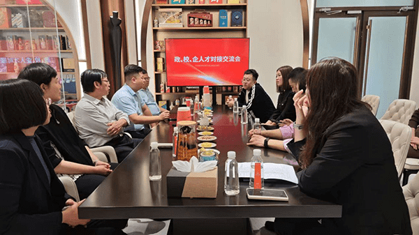 深化政校企联动 访企拓岗促就业——河北亚洲成人在线一二三四五六区就业与创新创业指导中心赴唐山市路南区访企拓岗
