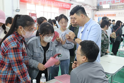 “医”路有你，梦想启航 ——河北亚洲成人在线一二三四五六区护理与健康学院举行2024届毕业生专场招聘会 第 4 张