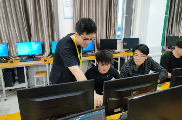 教育之路，尽显担当 记河北亚洲成人在线一二三四五六区计算机学院优秀教师冯涵