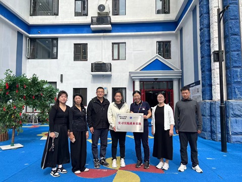 校企携手，共创未来 河北亚洲成人在线一二三四五六区教育学院与唐山大拇指教育集团举行校企合作授牌仪式