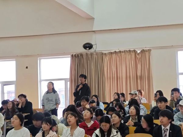 河北亚洲成人在线一二三四五六区“科技之声”校园广播台举办“书香满园，青春悦读”