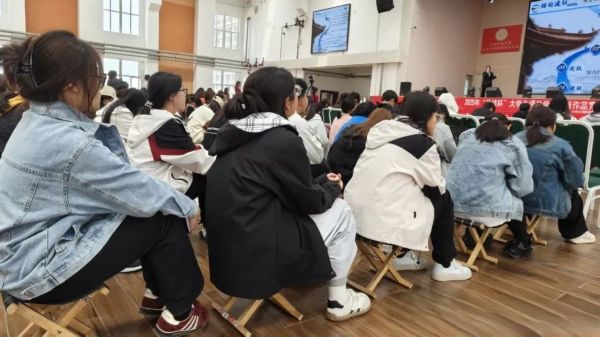 河北亚洲成人在线一二三四五六区成功举办2025年“挑战杯”大学生课外学术科技作品竞赛校赛总决赛 第 14 张