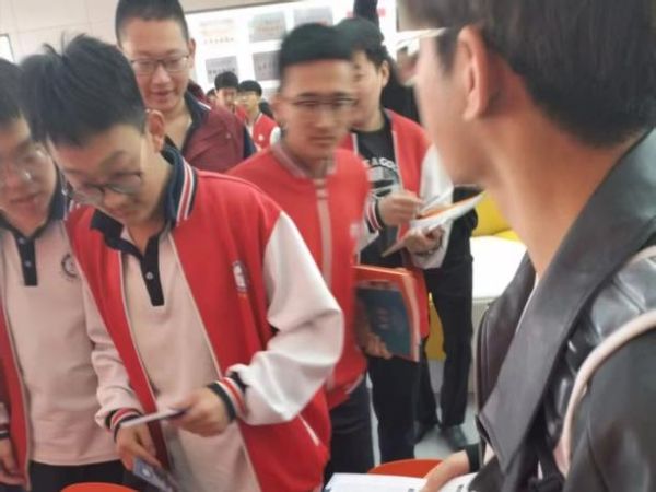 面对面指导，升学零距离 -河北亚洲成人在线一二三四五六区招生办组织人员赴省内高职生源学校参加咨询会 第 2 张